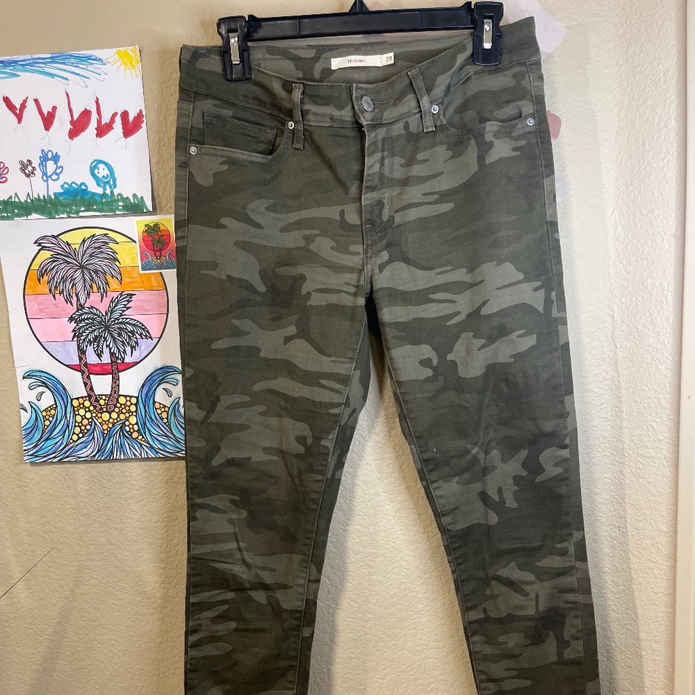 Women's Levi's- 711 Skinny, Mid Rise Camouflage Jeans